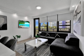 Modern Miami Beach Condo with Beach Service & Pool